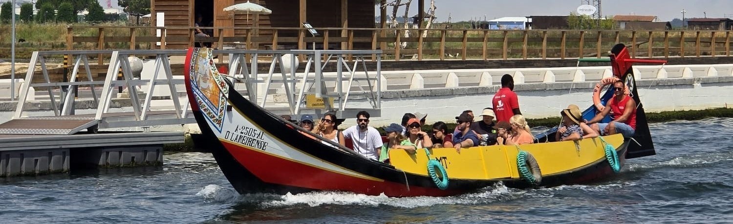 Moliceiro on Aveiro city canal